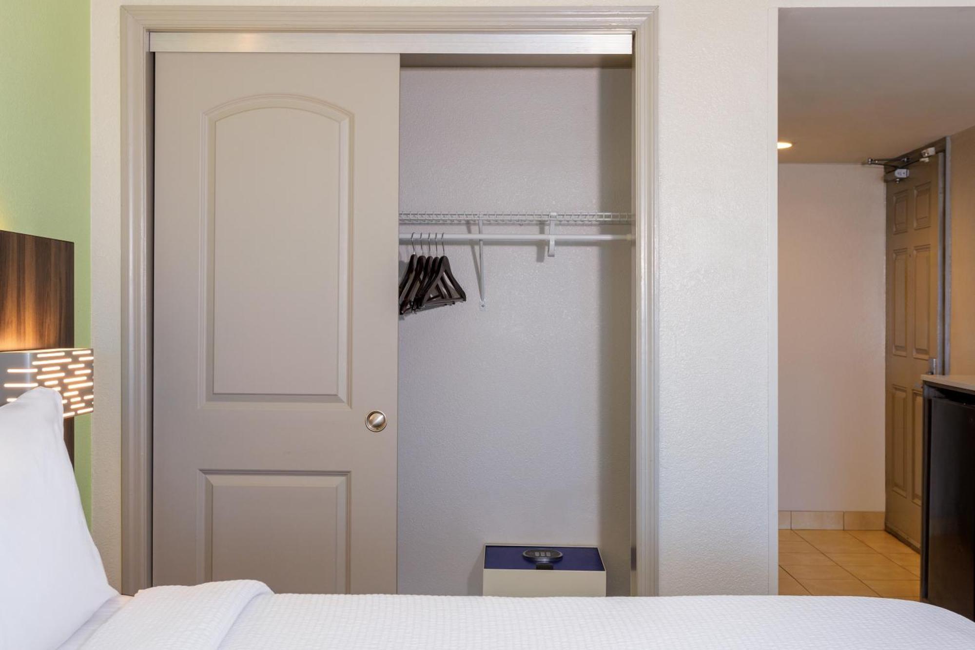 هوليداي إن إكسبريس دايتونا بيتش شورز Daytona Beach Shores المظهر الخارجي الصورة